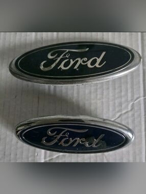 Set Of 2 Original Ford Badge Emblems (F75B-15402A16-A/587B-8c020-BA)